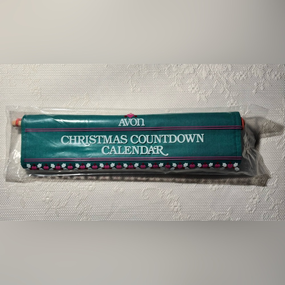 NEW OLD STOCK 1987 AVON
CHRISTMAS COUNTDOWN CALENDAR